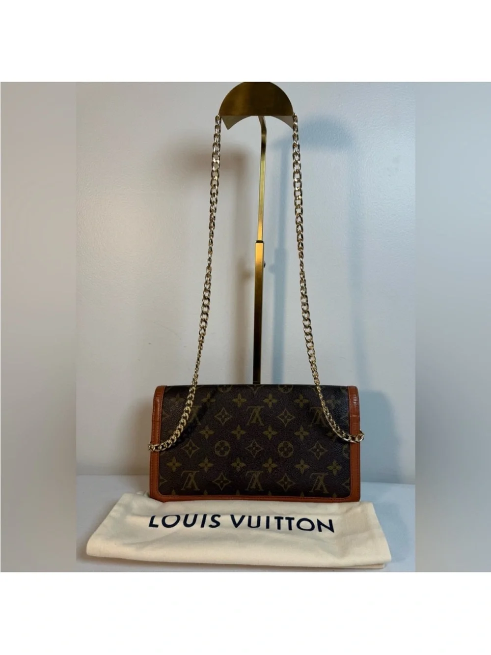 Louis Vuitton Monogram Pochette Dame clutch bag with dust bag Authentic